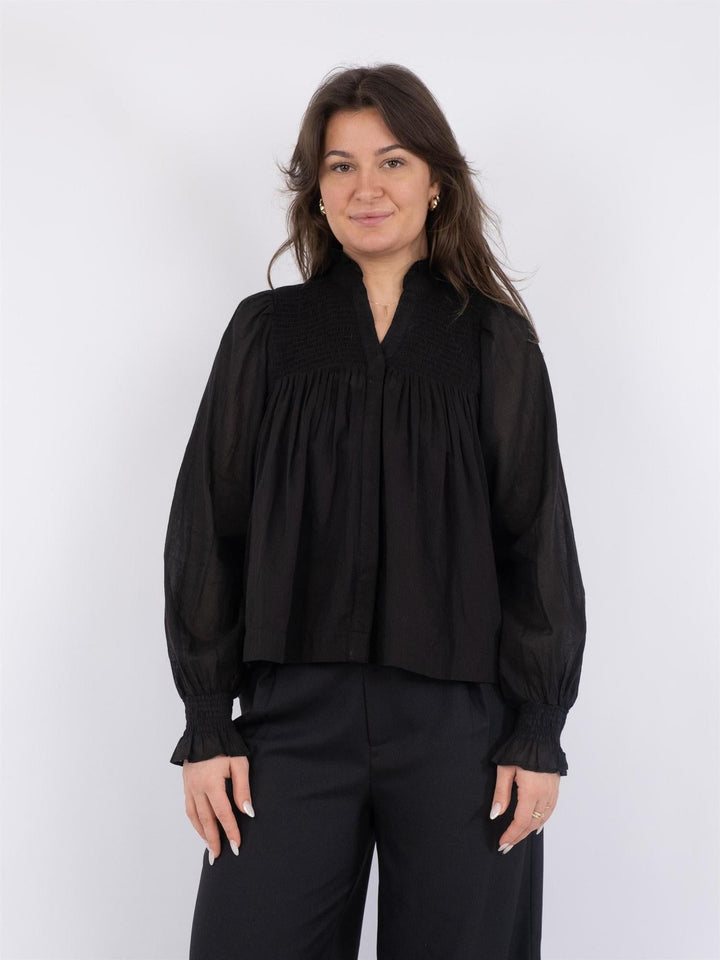 Jill S Voile Blouse Black | Skjorter og bluser | Smuk - Dameklær på nett