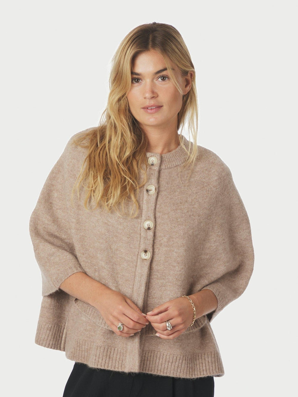 Josei Double Knit Cape Beige Melange | Genser | Smuk - Dameklær på nett
