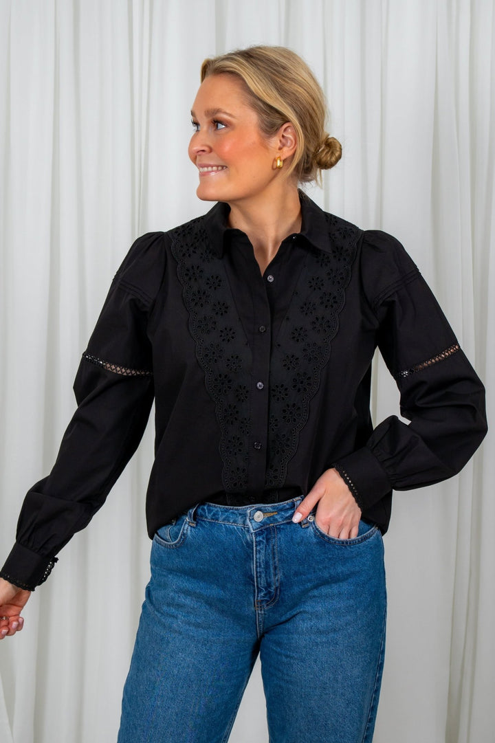 Josephina Shirt Black | Skjorter og bluser | Smuk - Dameklær på nett