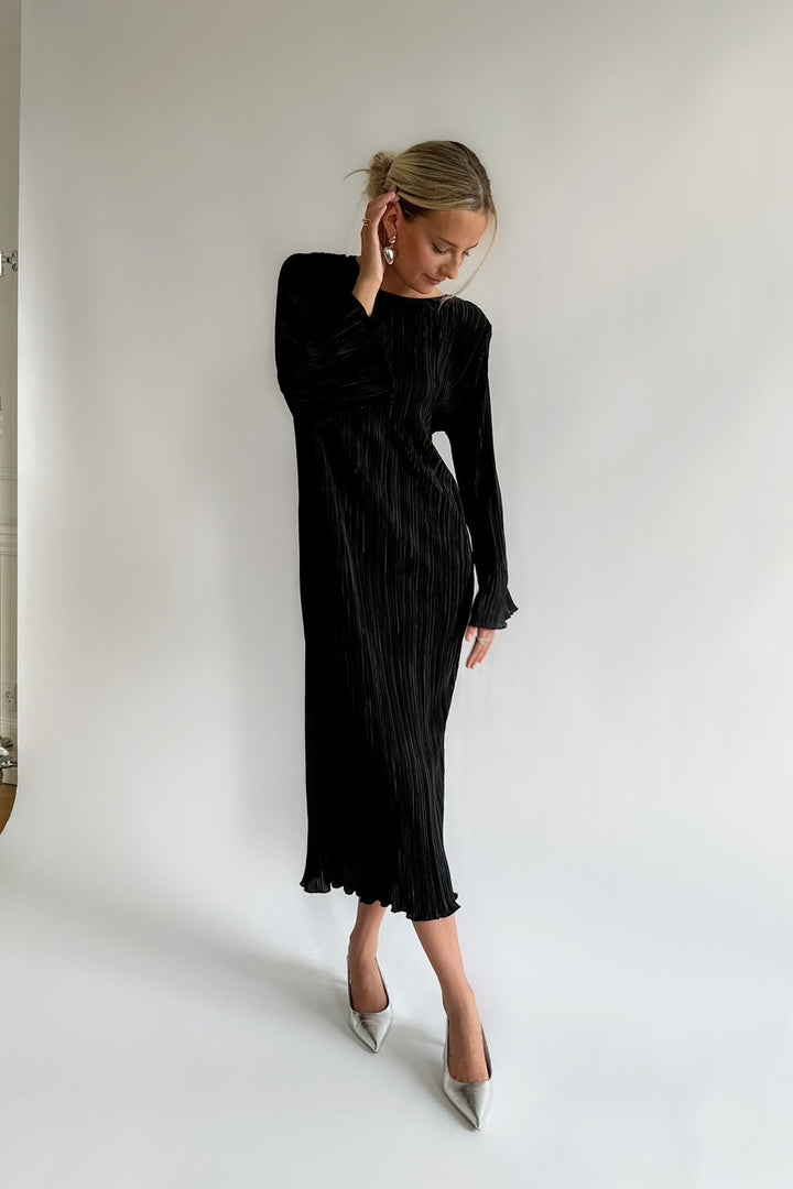 Kellyic Long Plisse Dress Black | Kjoler | Smuk - Dameklær på nett