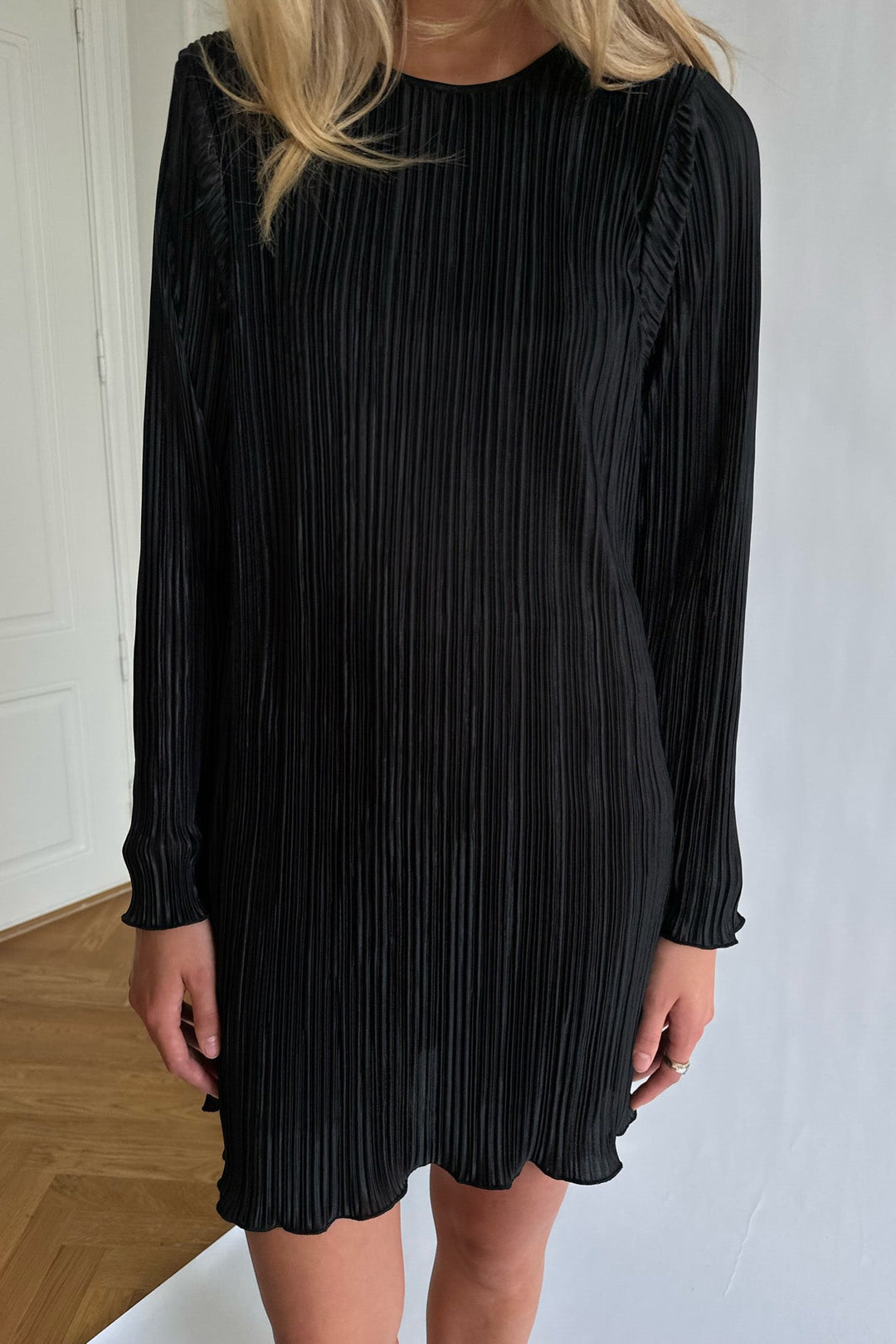 Kellyic Plisse Dress Black | Kjoler | Smuk - Dameklær på nett