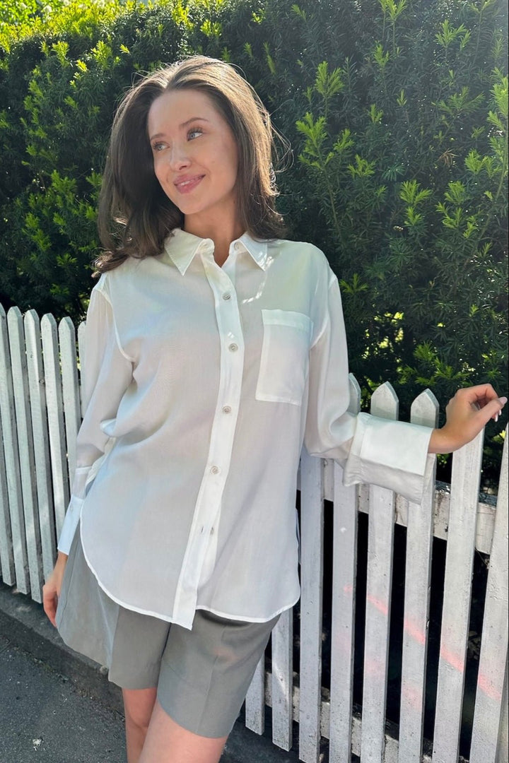 Kiara Fluid Shirt Ivory | Skjorter og bluser | Smuk - Dameklær på nett