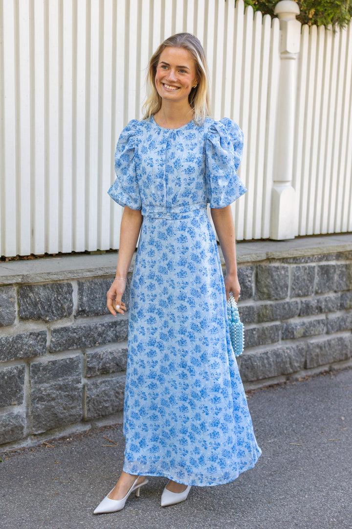 Kikka Chiffon Flower Dress Light Blue | Kjoler | Smuk