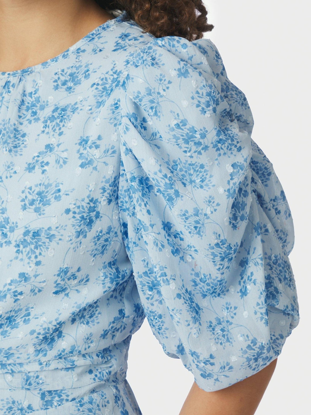 Kikka Chiffon Flower Dress Light Blue | Kjoler | Smuk