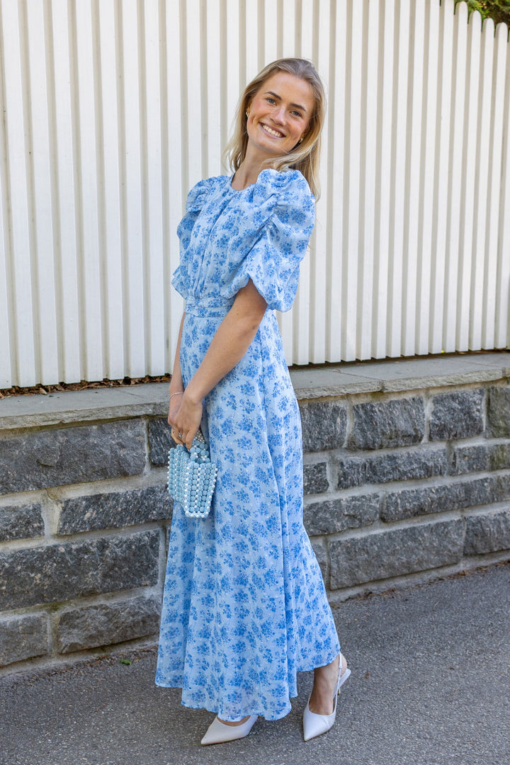 Kikka Chiffon Flower Dress Light Blue | Kjoler | Smuk