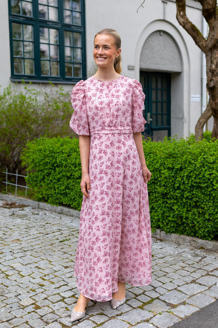 Kikka Chiffon Flower Dress Rose | Kjoler | Smuk