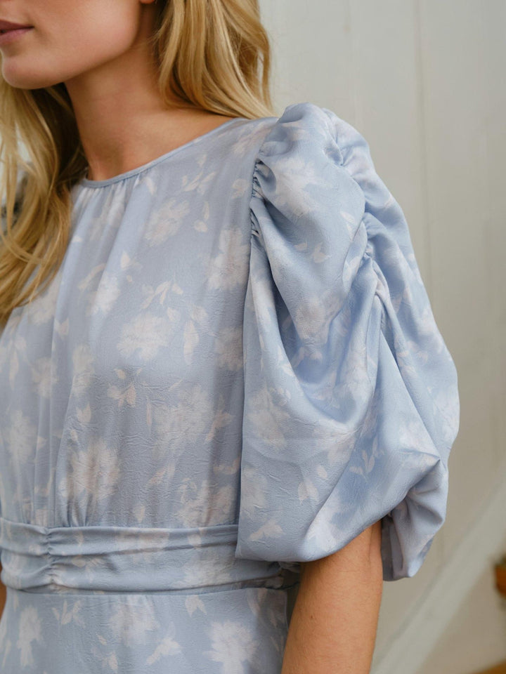 Kikka Faded Flower Dress Light Blue | Kjoler | Smuk