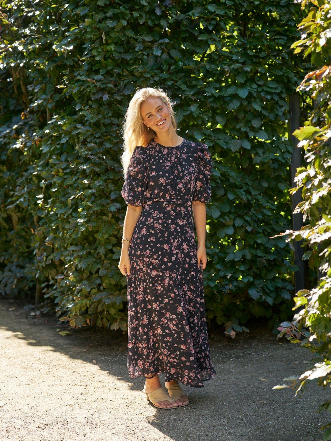 Kikka Mini Flower Dress Black | Kjoler | Smuk