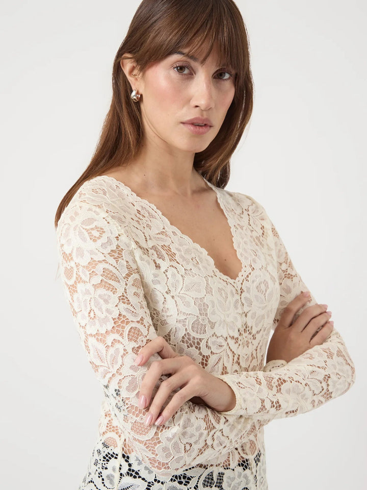 Lacey Ls V-Neck Lace Top Pristine | Topper | Smuk