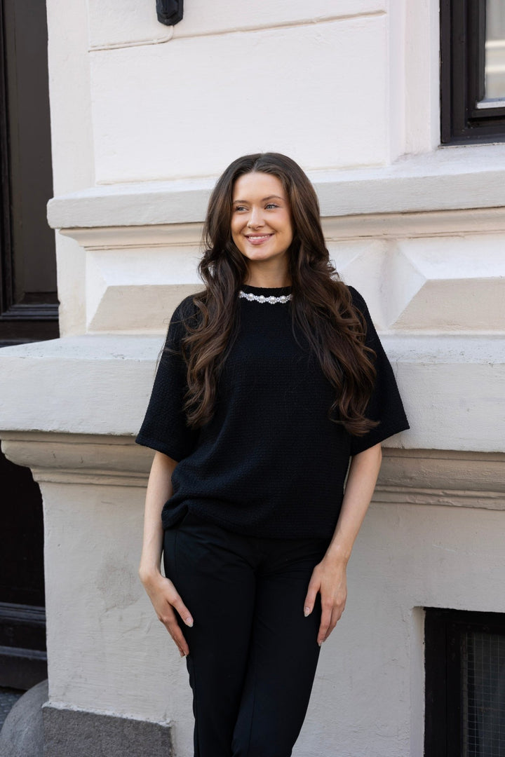 Laia T-Shirt Black | Skjorter og bluser | Smuk - Dameklær på nett