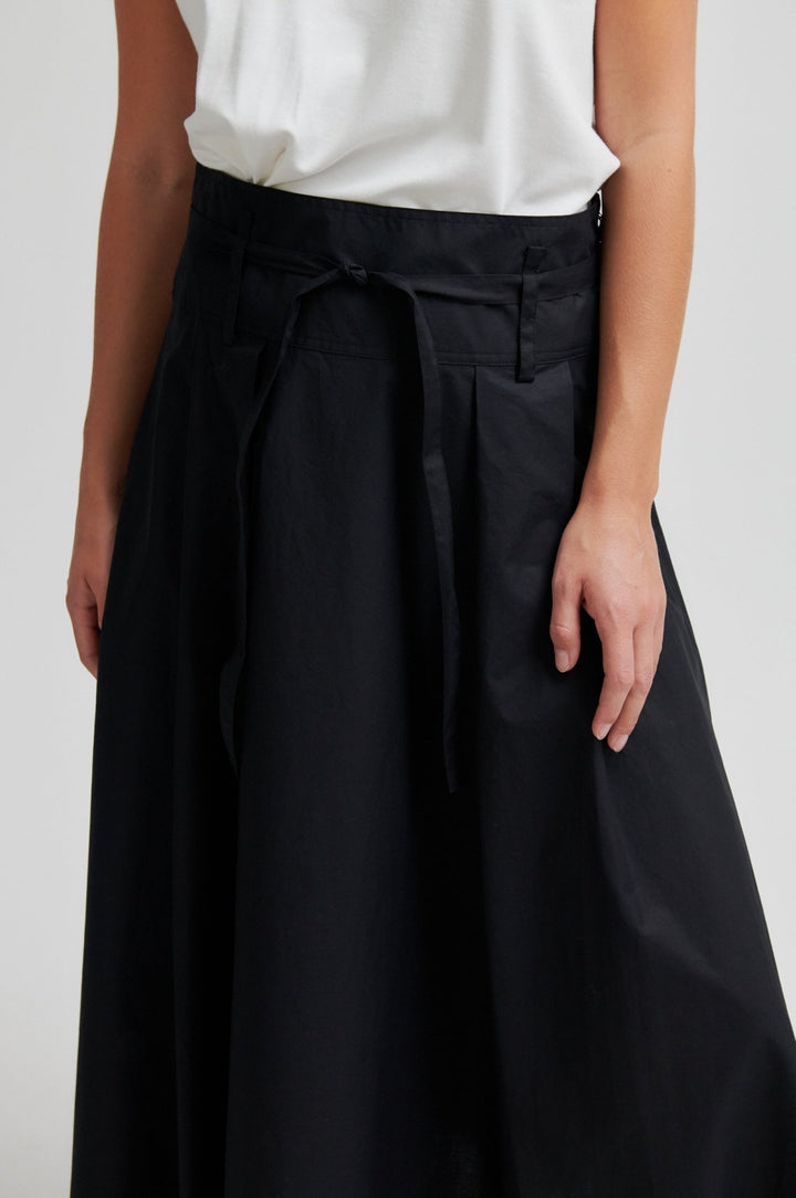 Larkini Skirt Black | Skjørt | Smuk