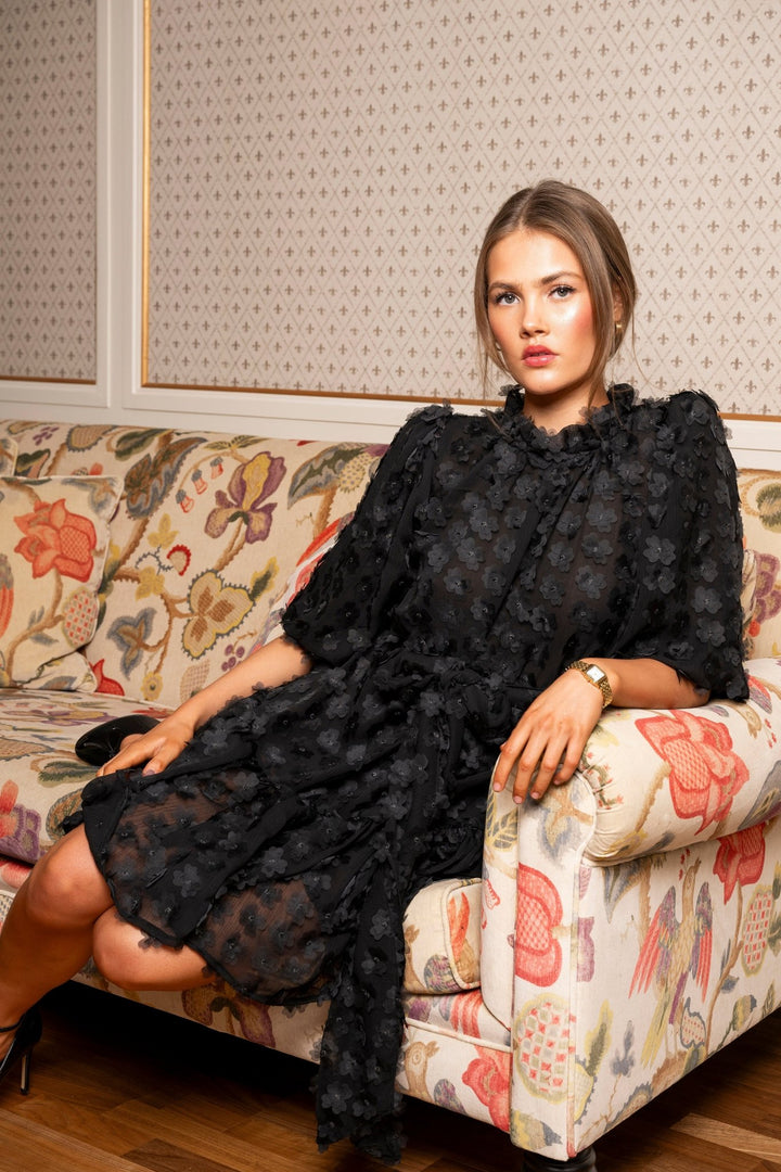 Laura Dress Black Applique | Kjoler | Smuk - Dameklær på nett