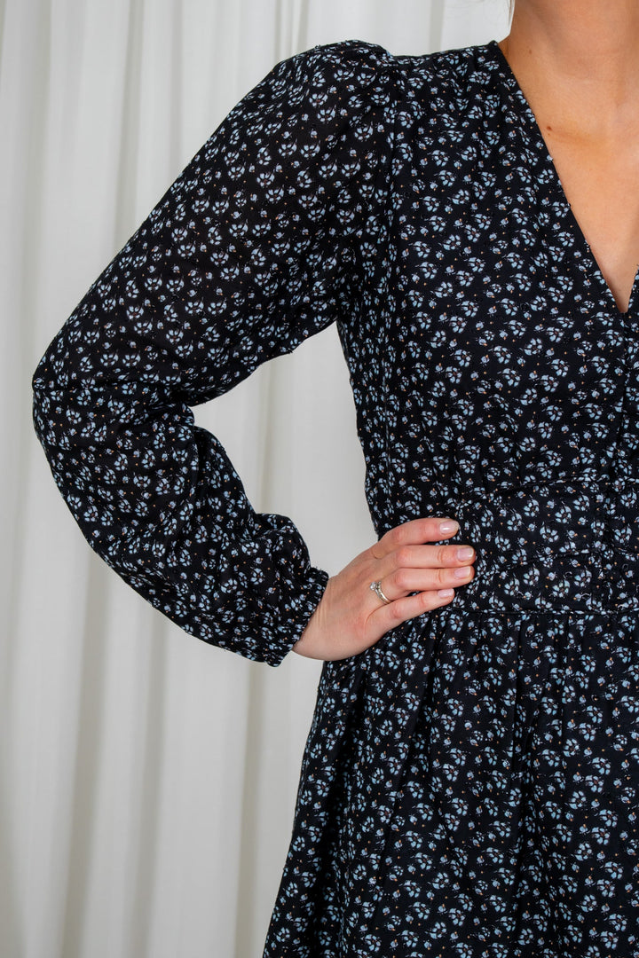 Lea Dress Black Lupin Print | Kjoler | Smuk - Dameklær på nett