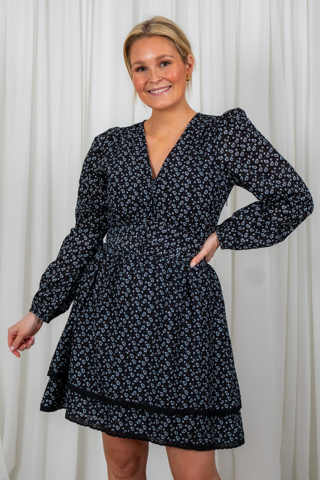 Lea Dress Black Lupin Print | Kjoler | Smuk - Dameklær på nett