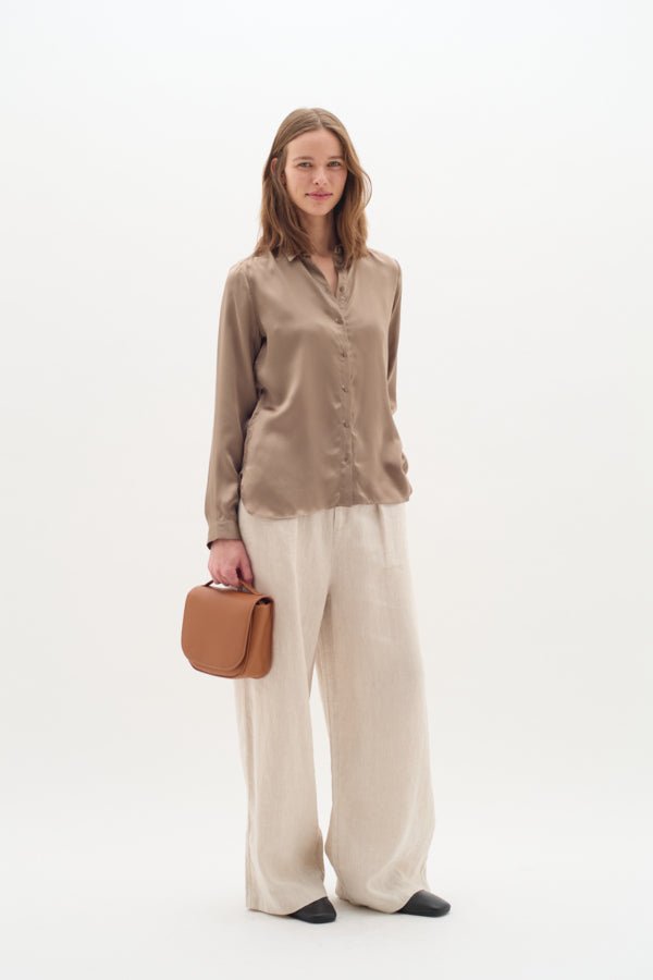 Leonore Shirt Premium Desert Taupe | Skjorter og bluser | Smuk - Dameklær på nett