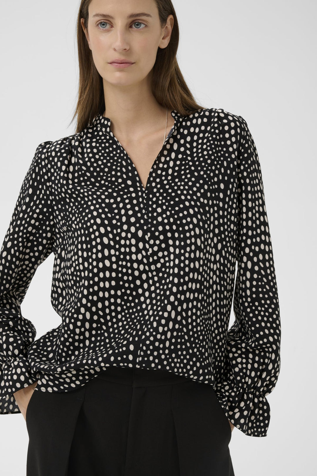 Libertyiw Blouse Black Faded Dot | Skjorter og bluser | Smuk