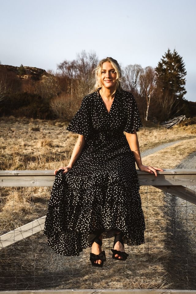 Long Frill Dress Black Dot | Kjoler | Smuk - Dameklær på nett