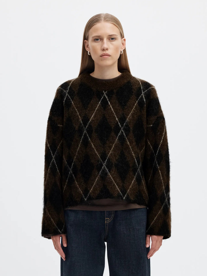 Lulu Brushed Argyle Knit O-Neck Delicioso Black + Birch | Genser | Smuk