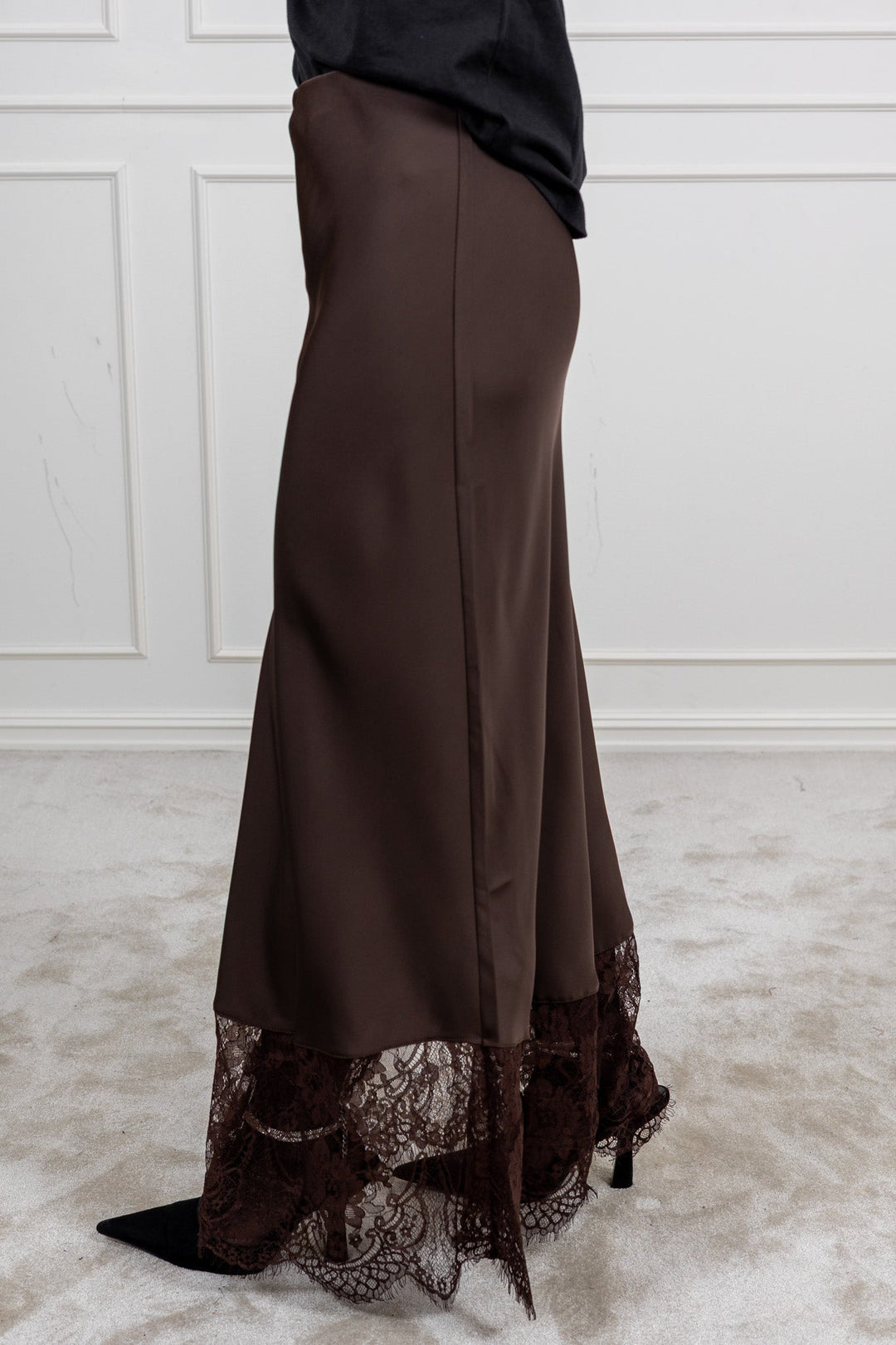 Lumine Sateen Midi Skirt Choco | Skjørt | Smuk - Dameklær på nett