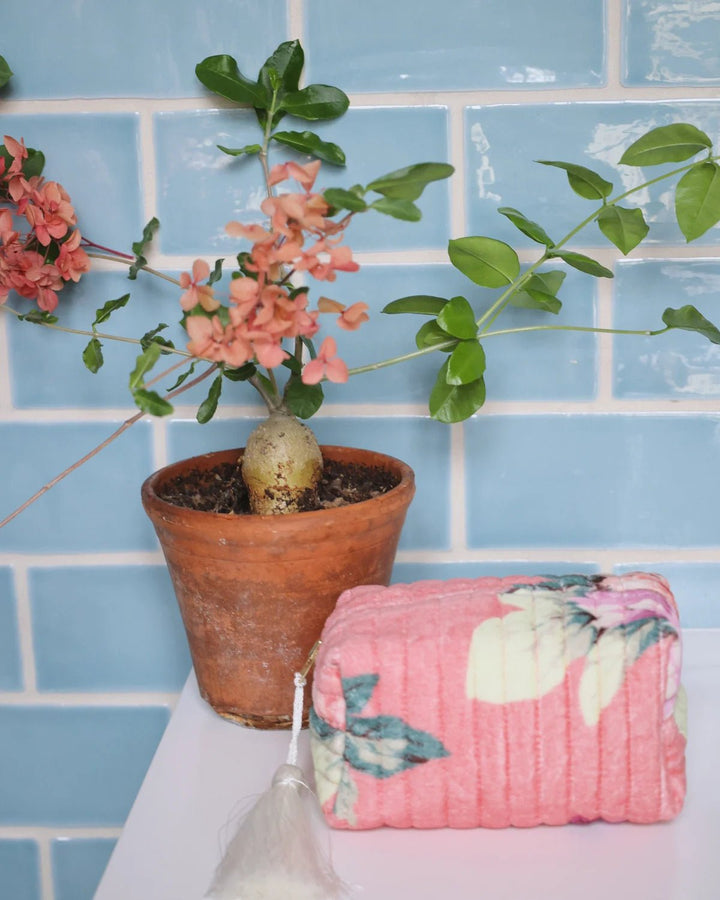 Makeup Bag Velvet Pink Posy | Accessories | Smuk - Dameklær på nett