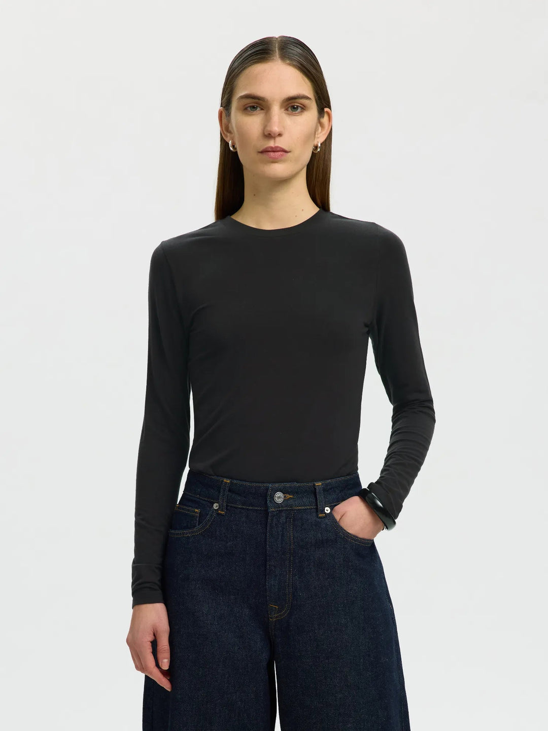 Manja Ls O-Neck Black | Topper | Smuk