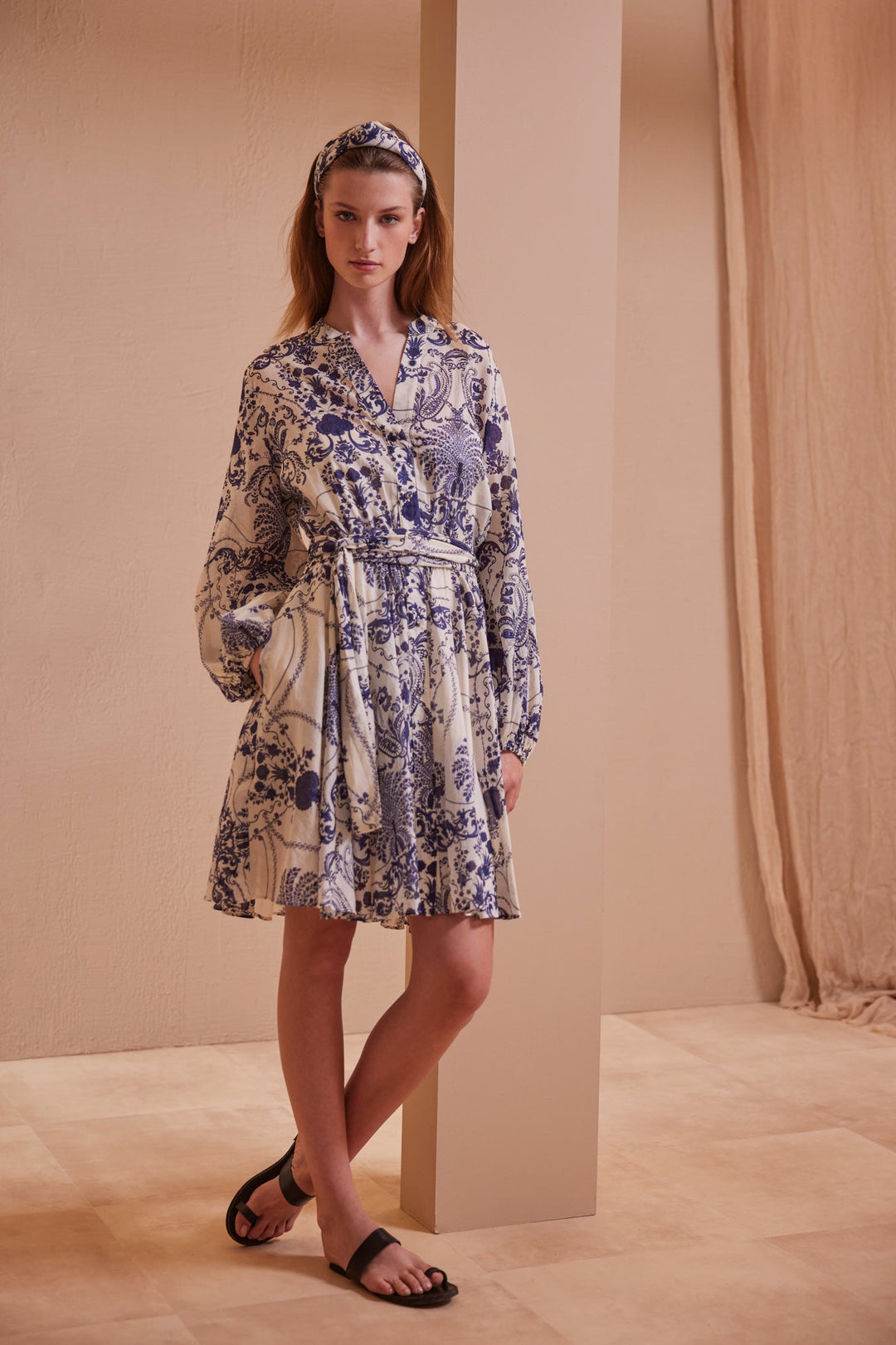 Megan Short Dress Offwhite / Blue | Kjoler | Smuk - Dameklær på nett