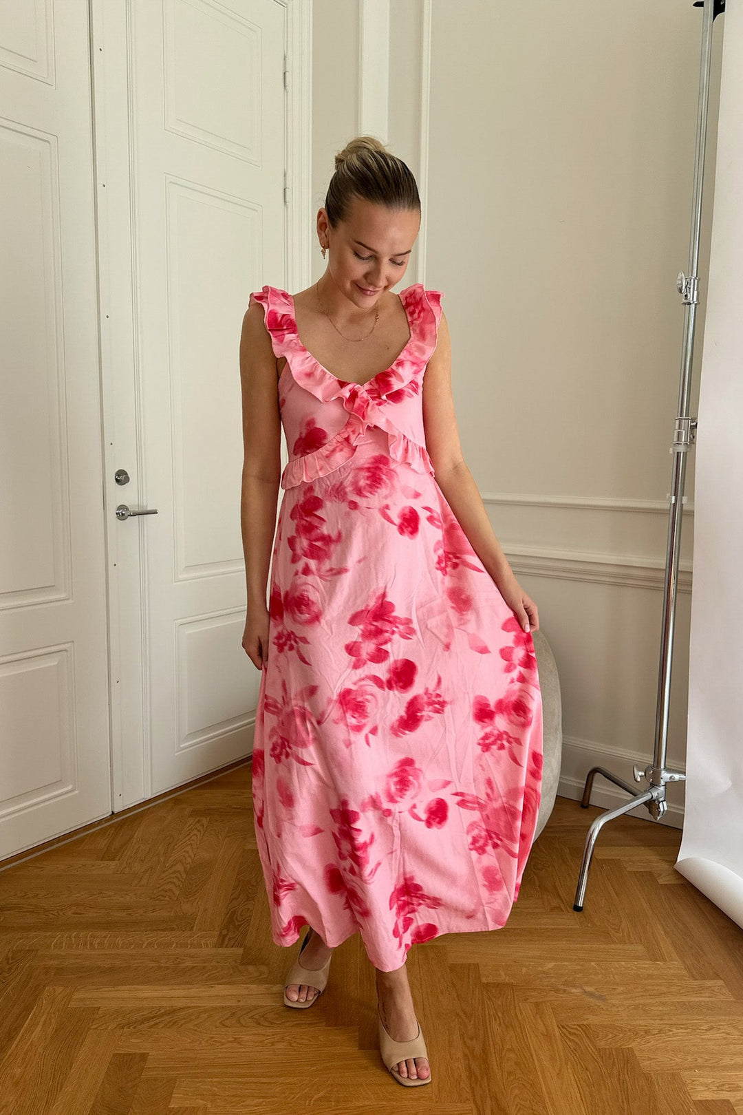 Melba Dress Abstract Pink Flower Print | Kjoler | Smuk - Dameklær på nett