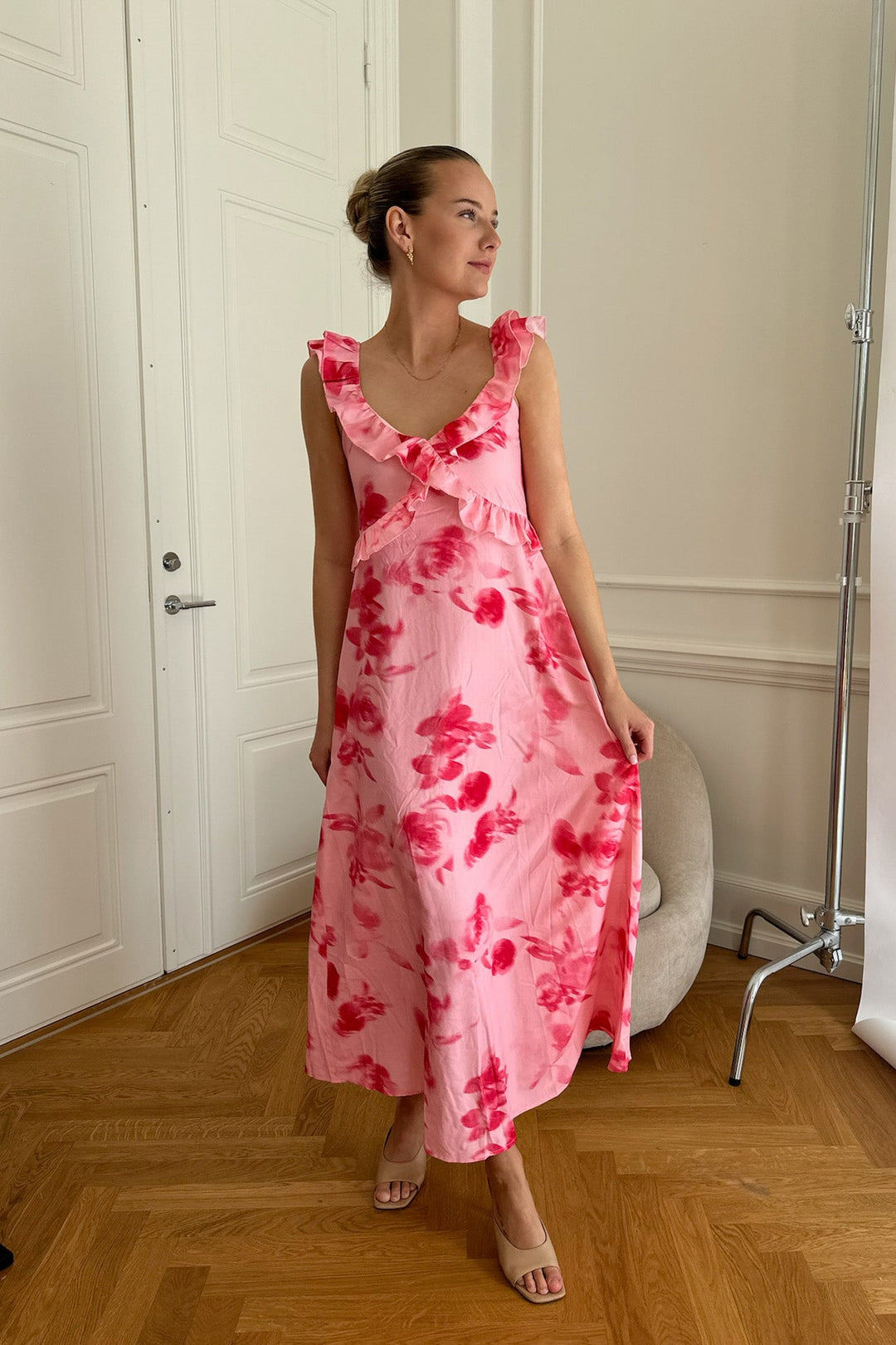 Melba Dress Abstract Pink Flower Print | Kjoler | Smuk - Dameklær på nett