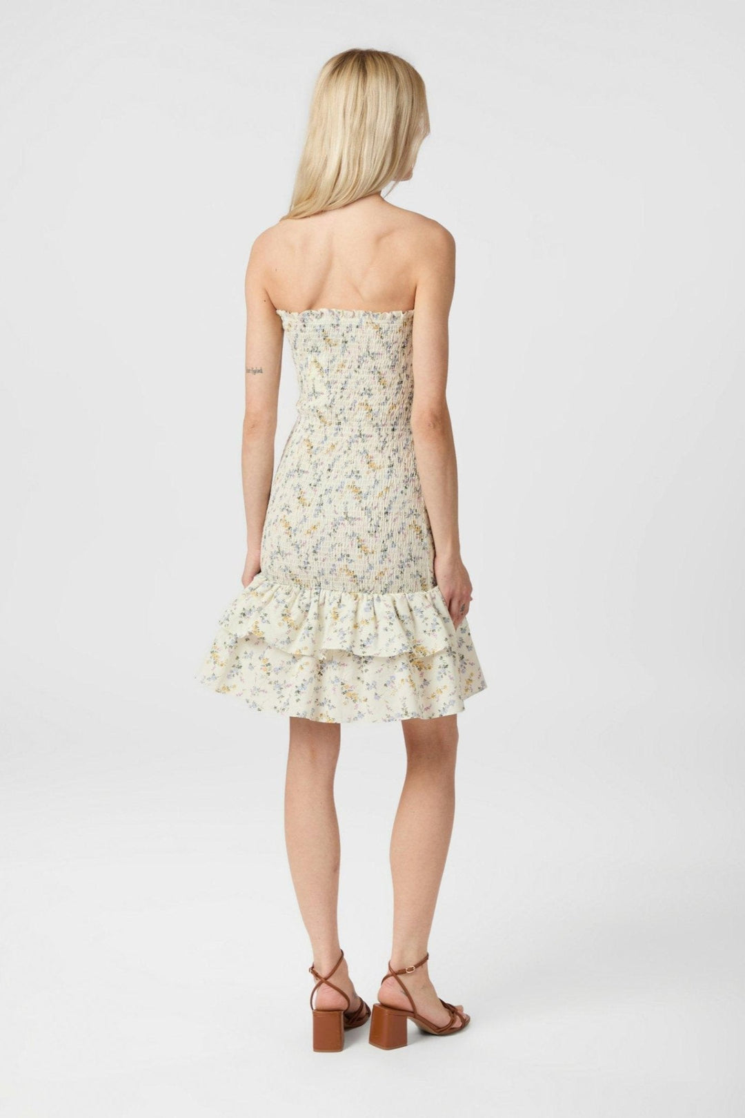 Mikka Smock Print Dress Creme | Kjoler | Smuk - Dameklær på nett