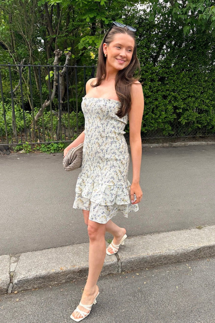 Mikka Smock Print Dress Creme | Kjoler | Smuk - Dameklær på nett