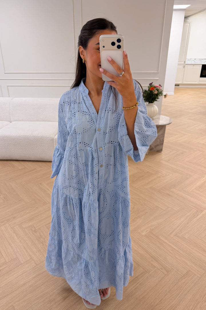 Mila Embroidery Dress Light blue | Kjoler | Smuk