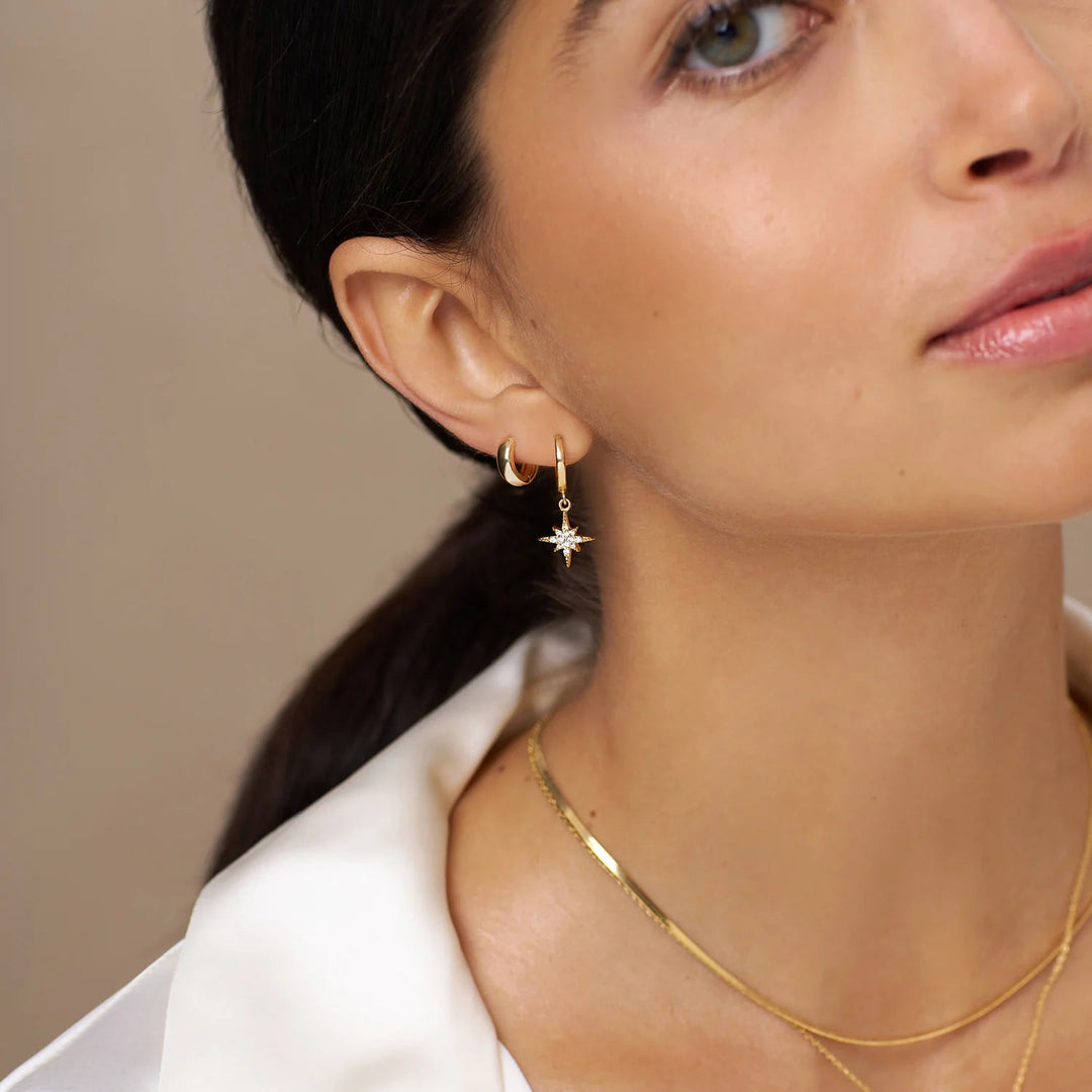 Mini Domed Huggie Hoops Pale Gold | Accessories | Smuk - Dameklær på nett