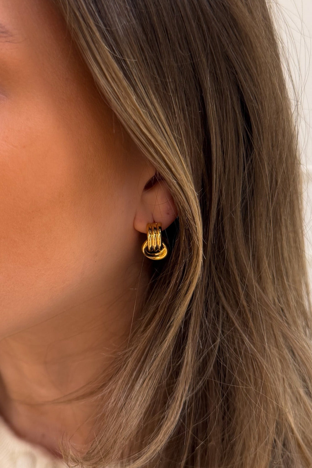 Mini Interlocking Stud Earrings Pale Gold | Accessories | Smuk