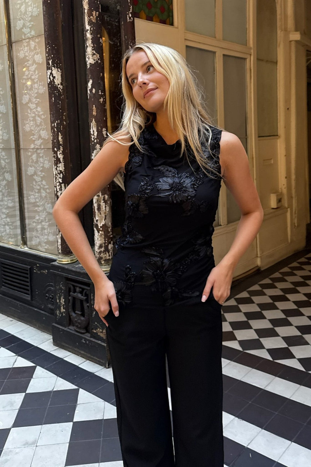 Mira Mesh Top Black Flower | Topper | Smuk - Dameklær på nett