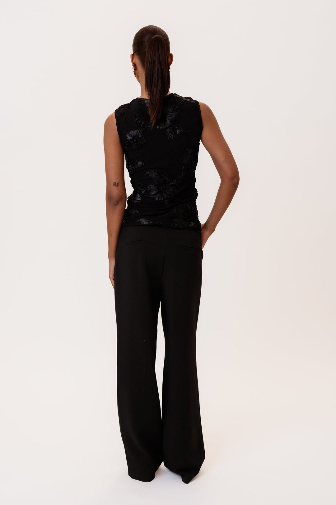 Mira Mesh Top Black Flower | Topper | Smuk - Dameklær på nett