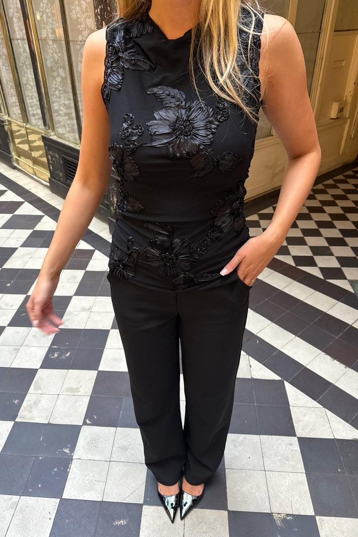 Mira Mesh Top Black Flower | Topper | Smuk - Dameklær på nett