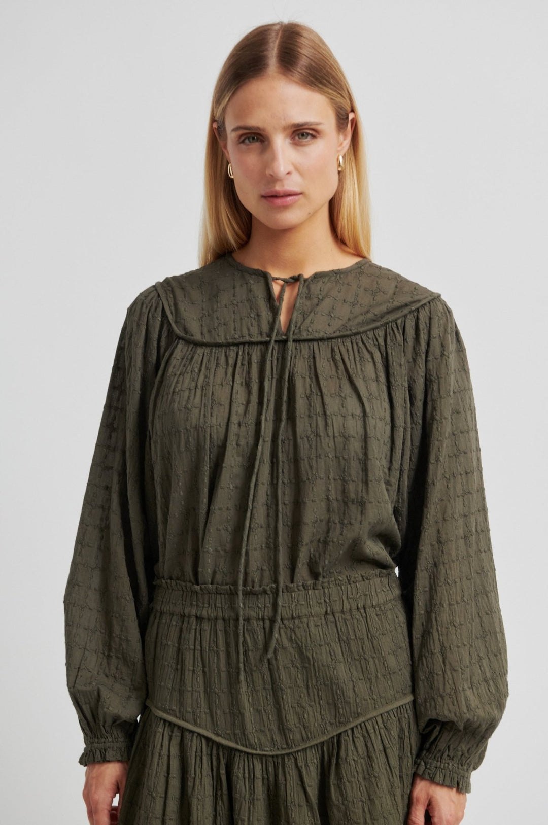 Mynthe Blouse Tarmac | Skjorter og bluser | Smuk
