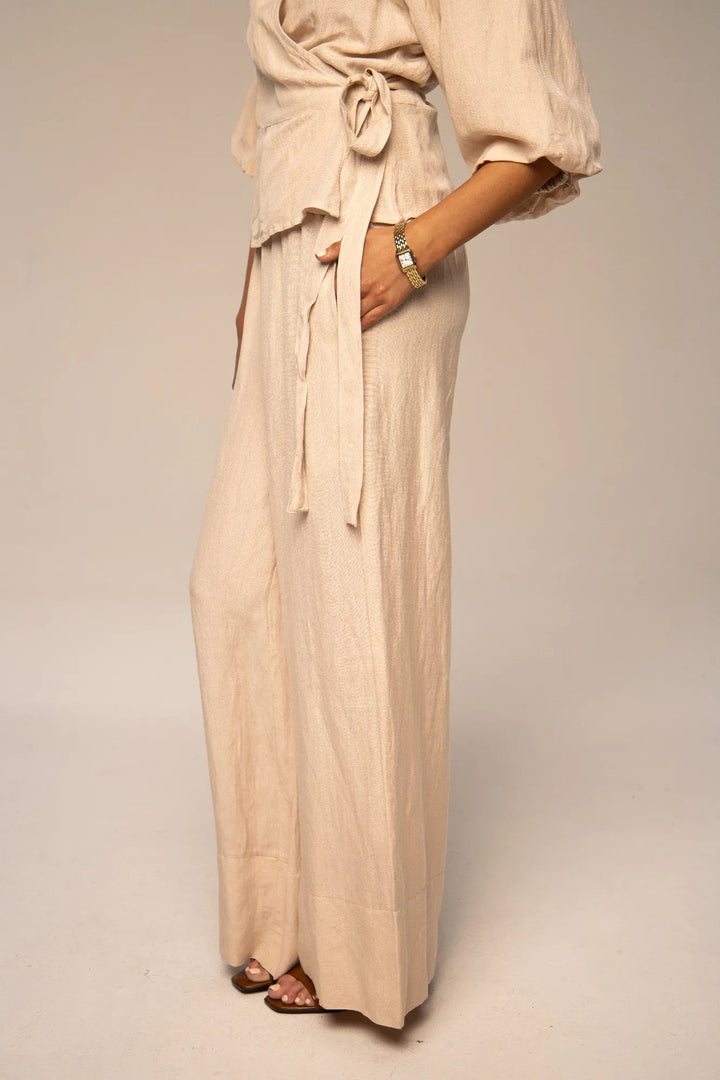 Nelli Wrap Top Biscotti Linen | Topper | Smuk
