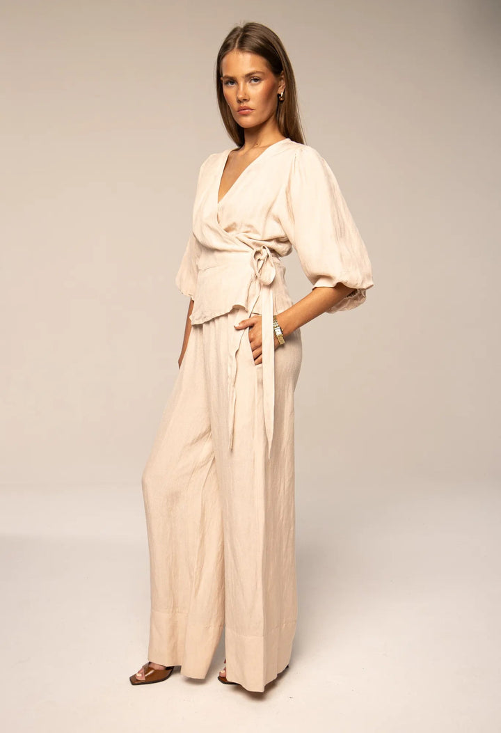 Nelli Wrap Top Biscotti Linen | Topper | Smuk