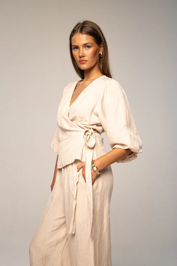 Nelli Wrap Top Biscotti Linen | Topper | Smuk