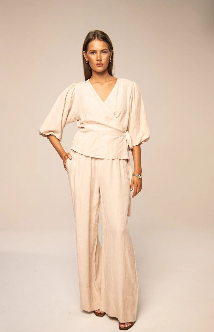 Nelli Wrap Top Biscotti Linen | Topper | Smuk