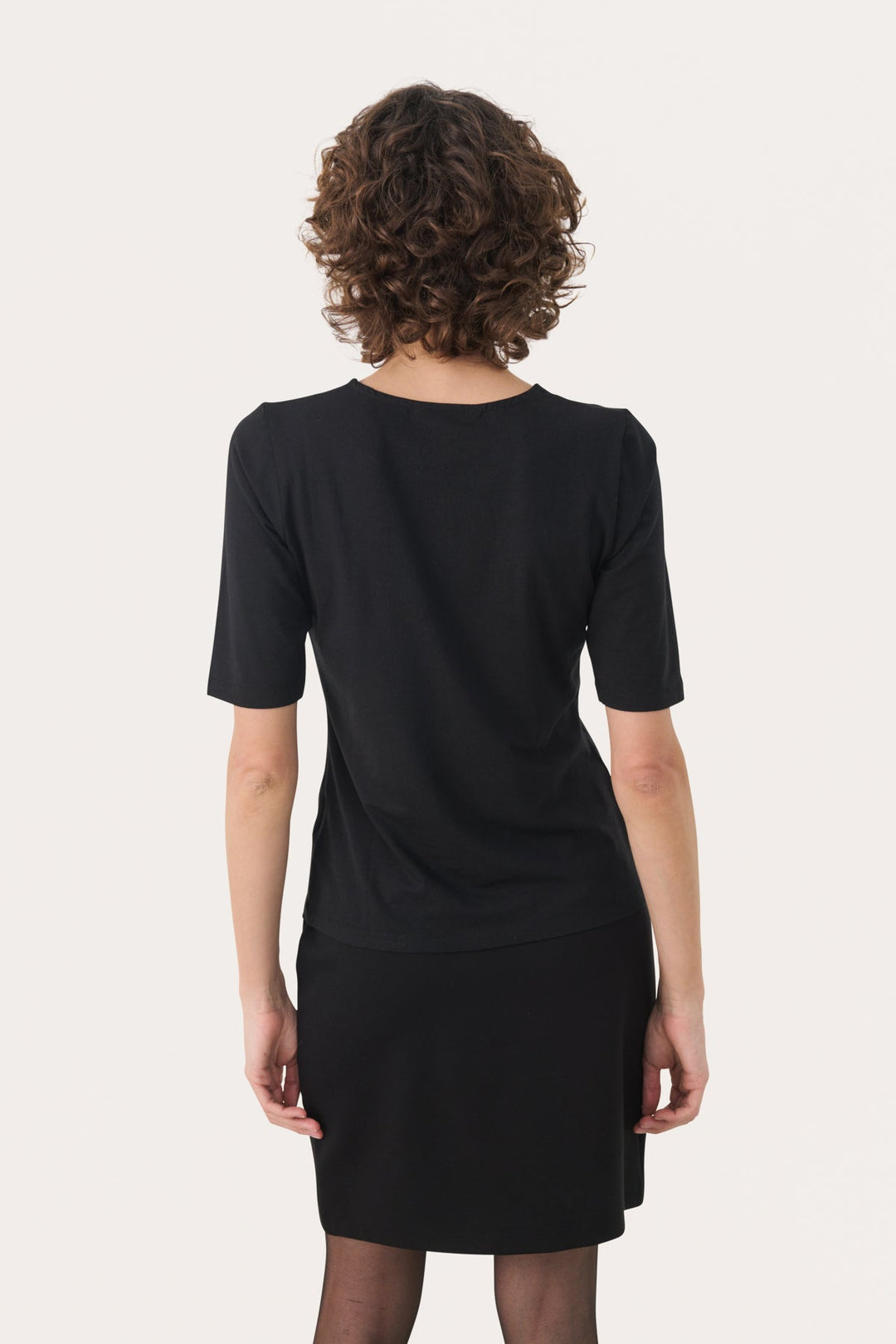 Nemi T-Shirt Black | Topper | Smuk - Dameklær på nett