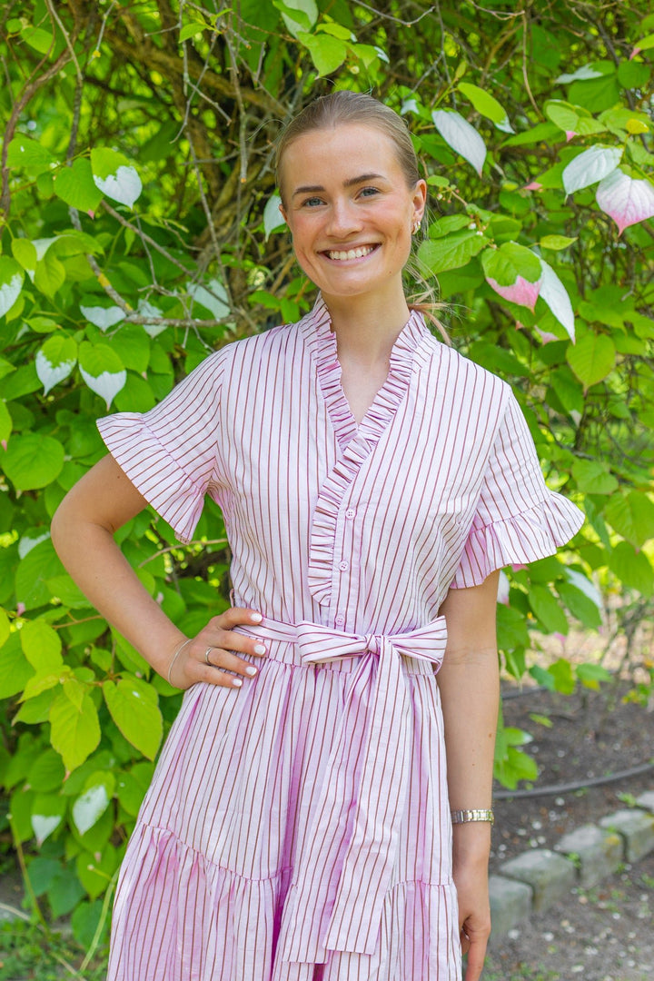 Nessie Structure Stripe Dress Light Pink | Kjoler | Smuk
