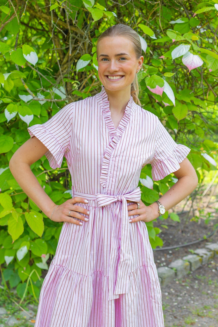 Nessie Structure Stripe Dress Light Pink | Kjoler | Smuk