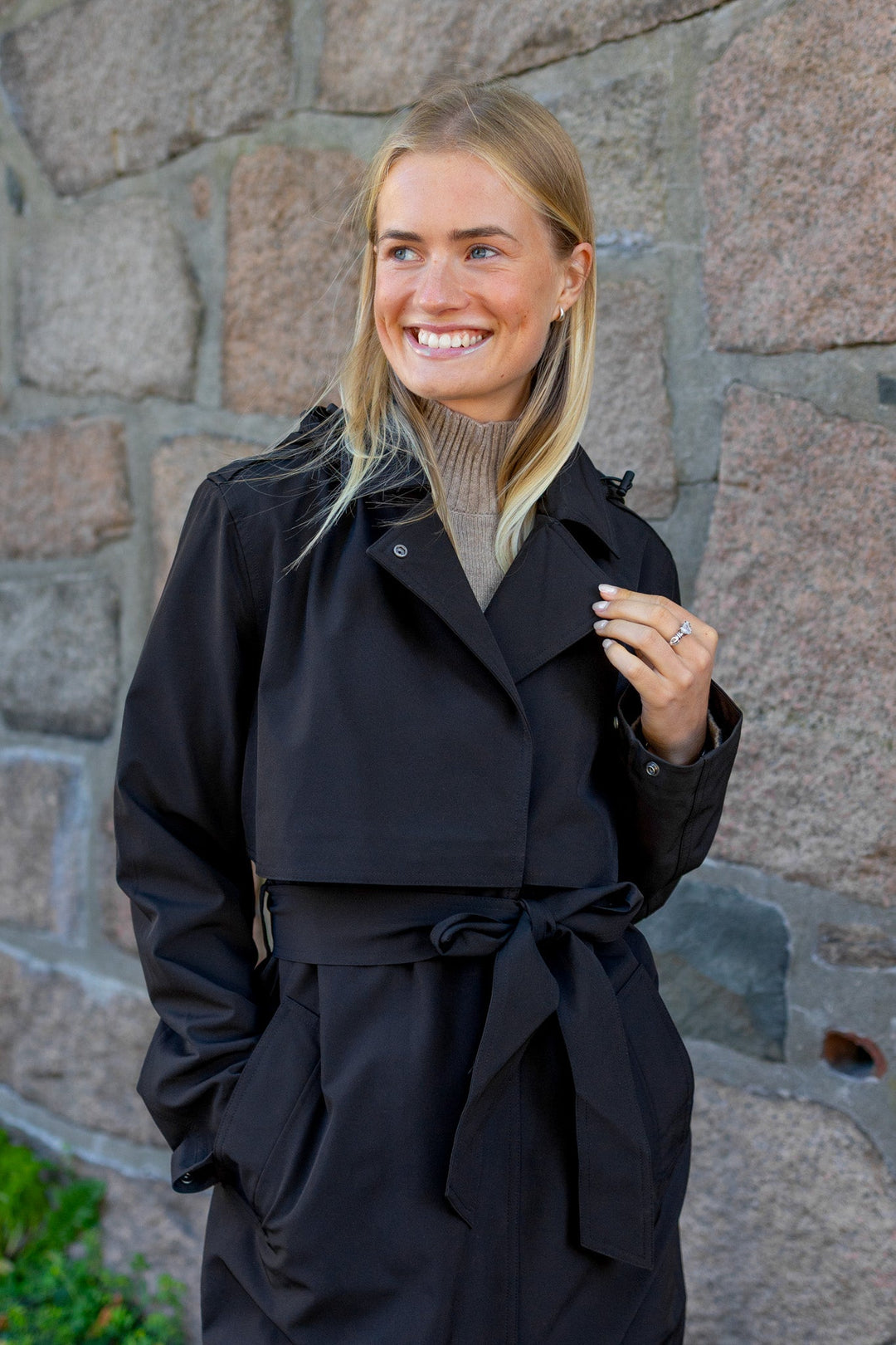 New Aline Tech Trenchcoat Black | Yttertøy | Smuk