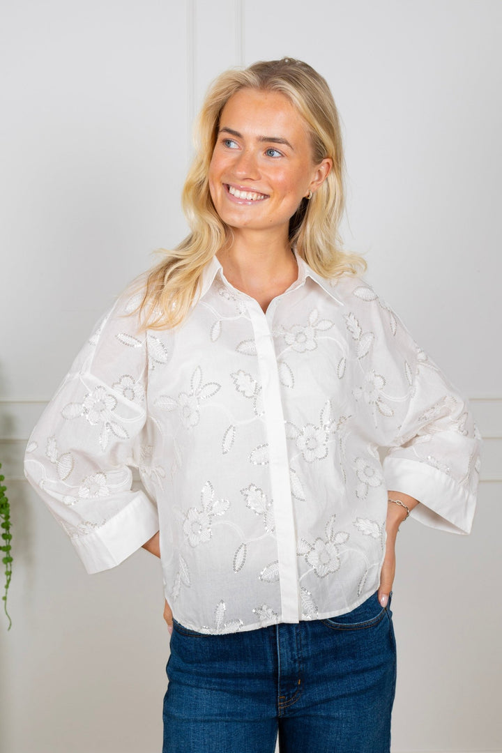 Ninna Shirt Off White | Skjorter og bluser | Smuk