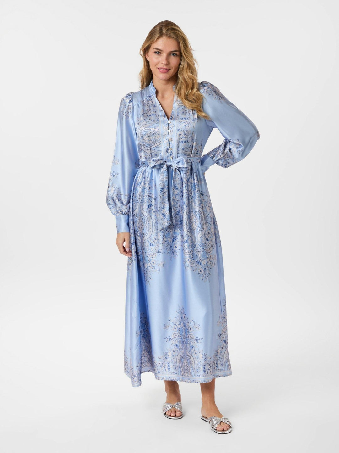 Nova Paisley Border Dress Light Blue | Kjoler | Smuk - Dameklær på nett