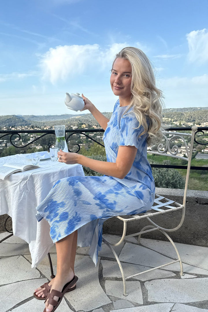 Oda Ss Dress Abstract Blue Flower Print | Kjoler | Smuk - Dameklær på nett