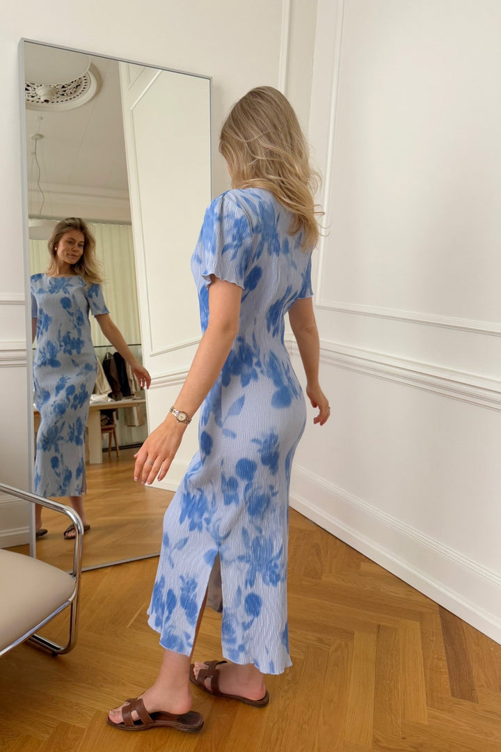Oda Ss Dress Abstract Blue Flower Print | Kjoler | Smuk - Dameklær på nett