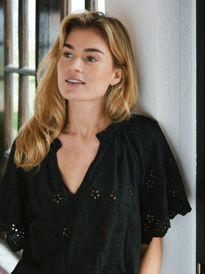 Odet Embroidery Blouse Black | Skjorter og bluser | Smuk - Dameklær på nett